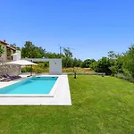 House Katunar